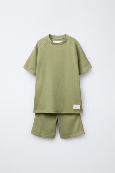 T-SHIRT- UND BERMUDA-SET MIT WAFFELMUSTER - Grün von Zara
