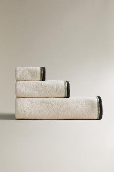 BATH TOWEL WITH COLOURED BORDER - Ivory by Zara