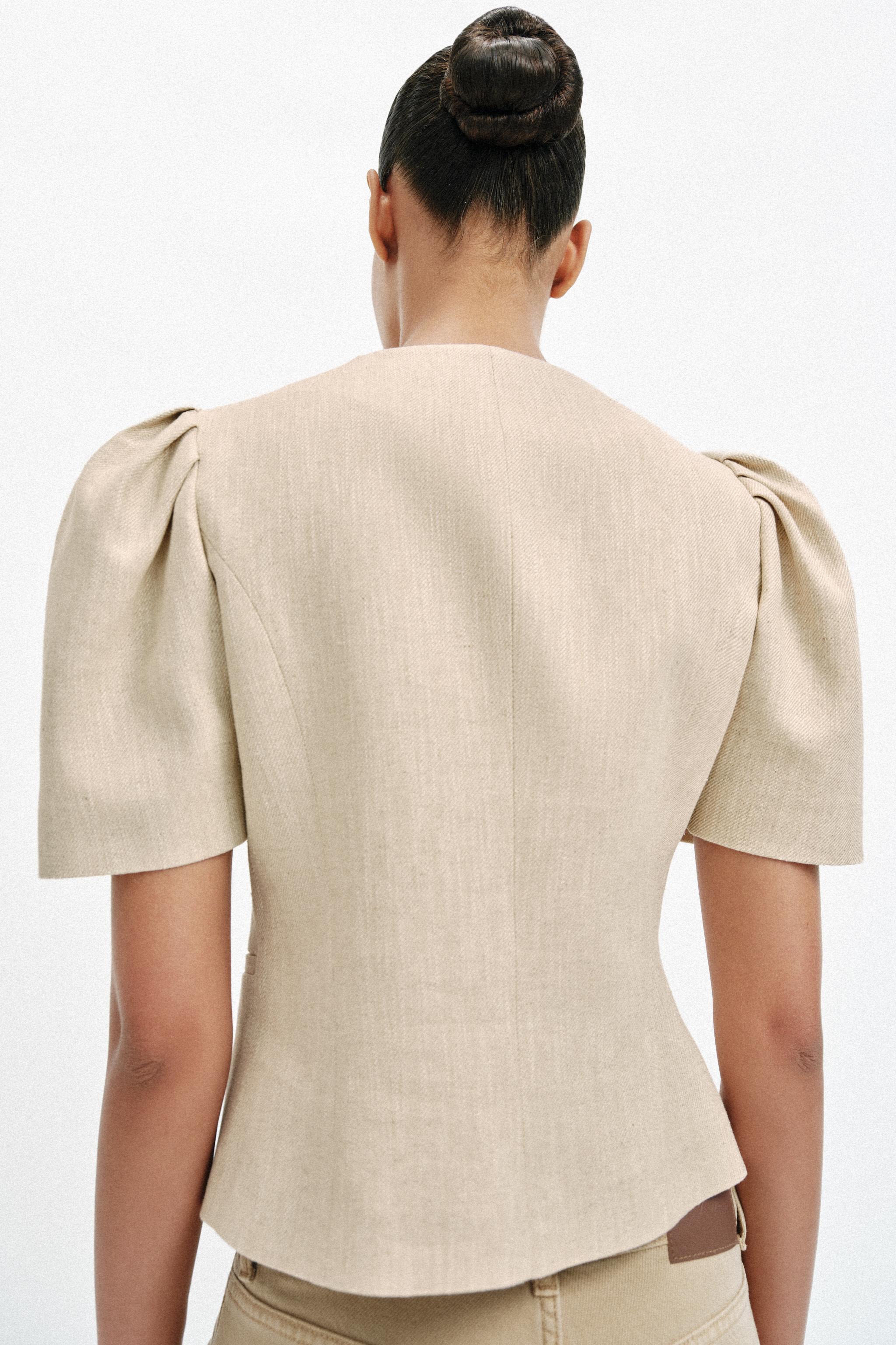 VESTE À MANCHES COURTES BOUFFANTES