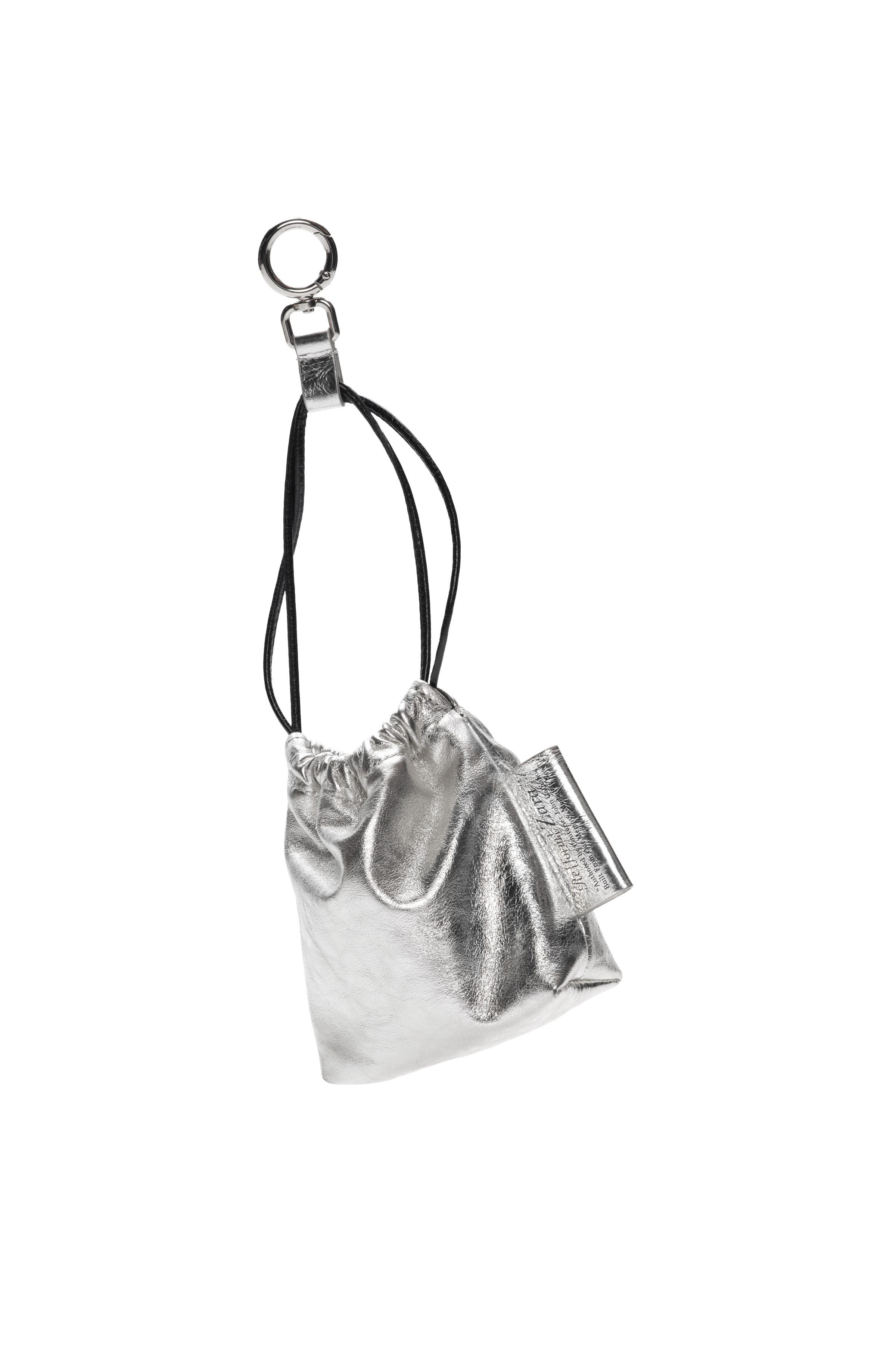 LIMITED EDITION TRI-CHIC レザーチャーム - シルバー | ZARA Japan / 日本