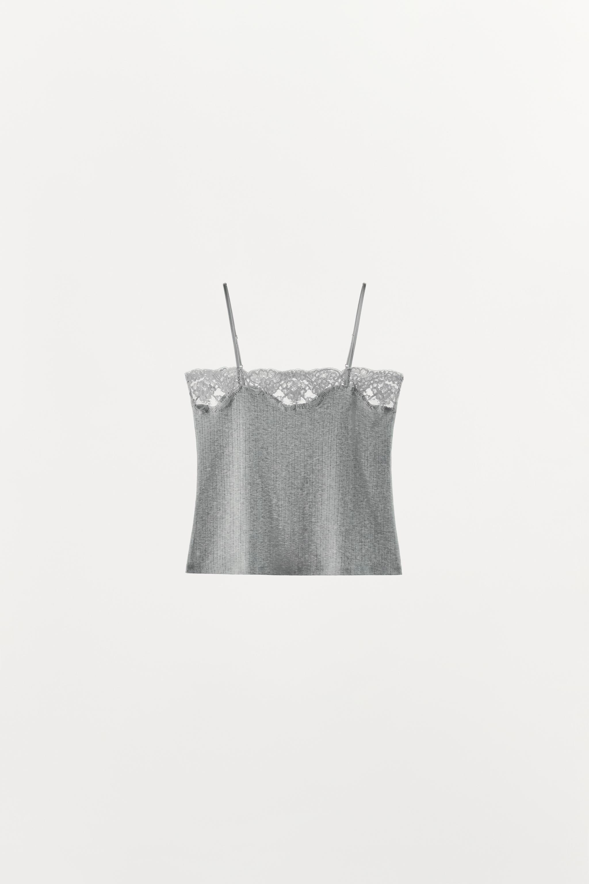 TOP EN MAILLE POINTELLE ET DENTELLE