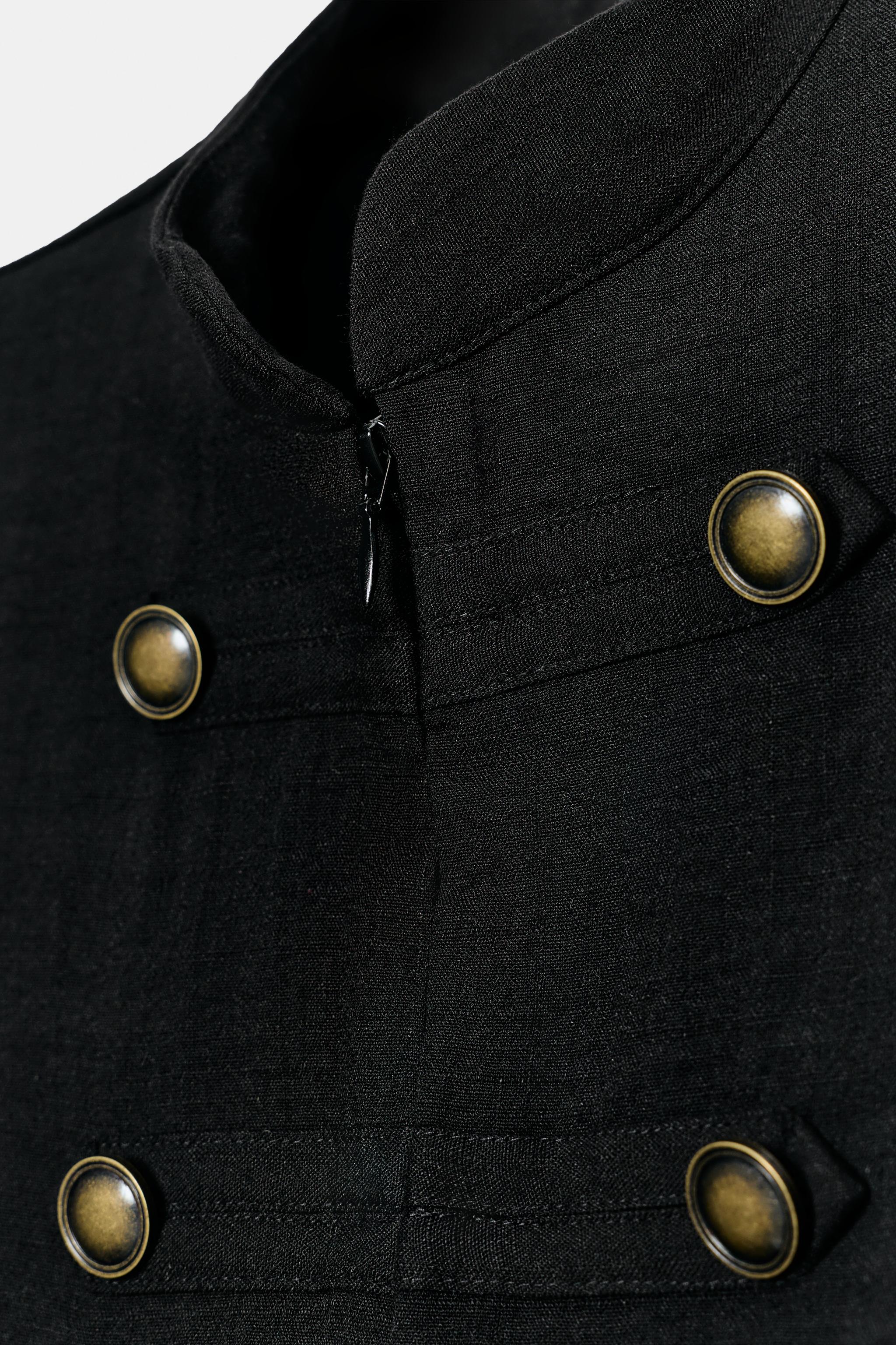 SLEEVELESS BUTTON SHIRT