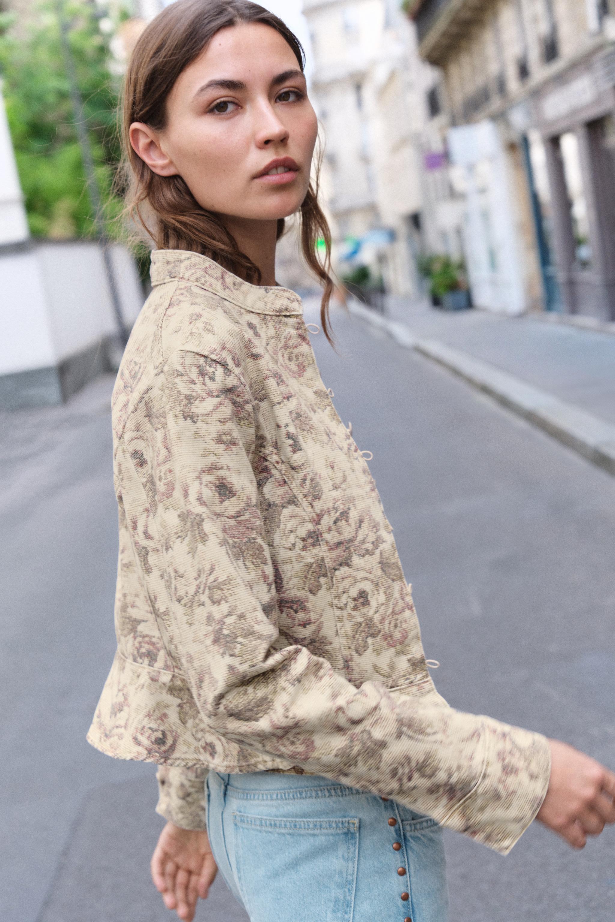 Женские куртки Zara Z1975 FLORAL PRINT DENIM JACKET — фото 6