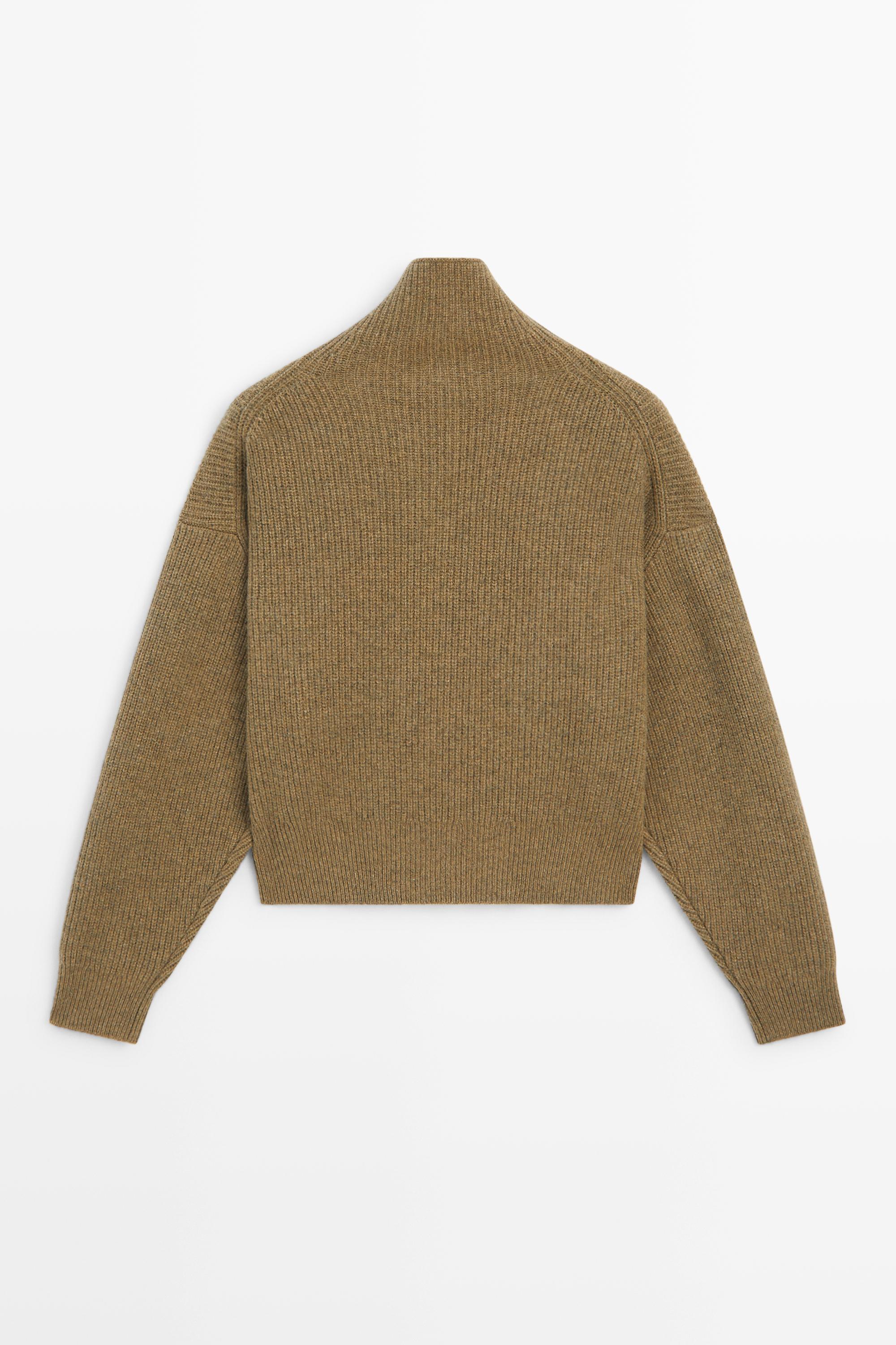 Cardigan en maille à côtes perlées 100 % laine, col cheminée, détail daim