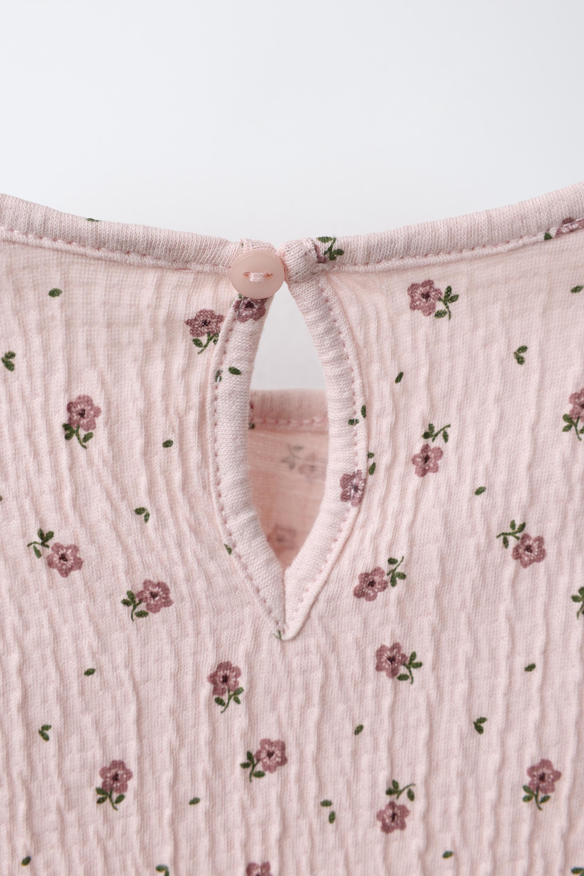 HAUT TEXTURÉ À FLEURS