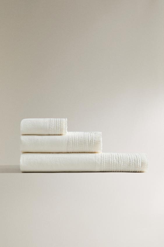 TOWEL WITH EMBROIDERED LINEN BORDER - Ivory by Zara - Image 0
