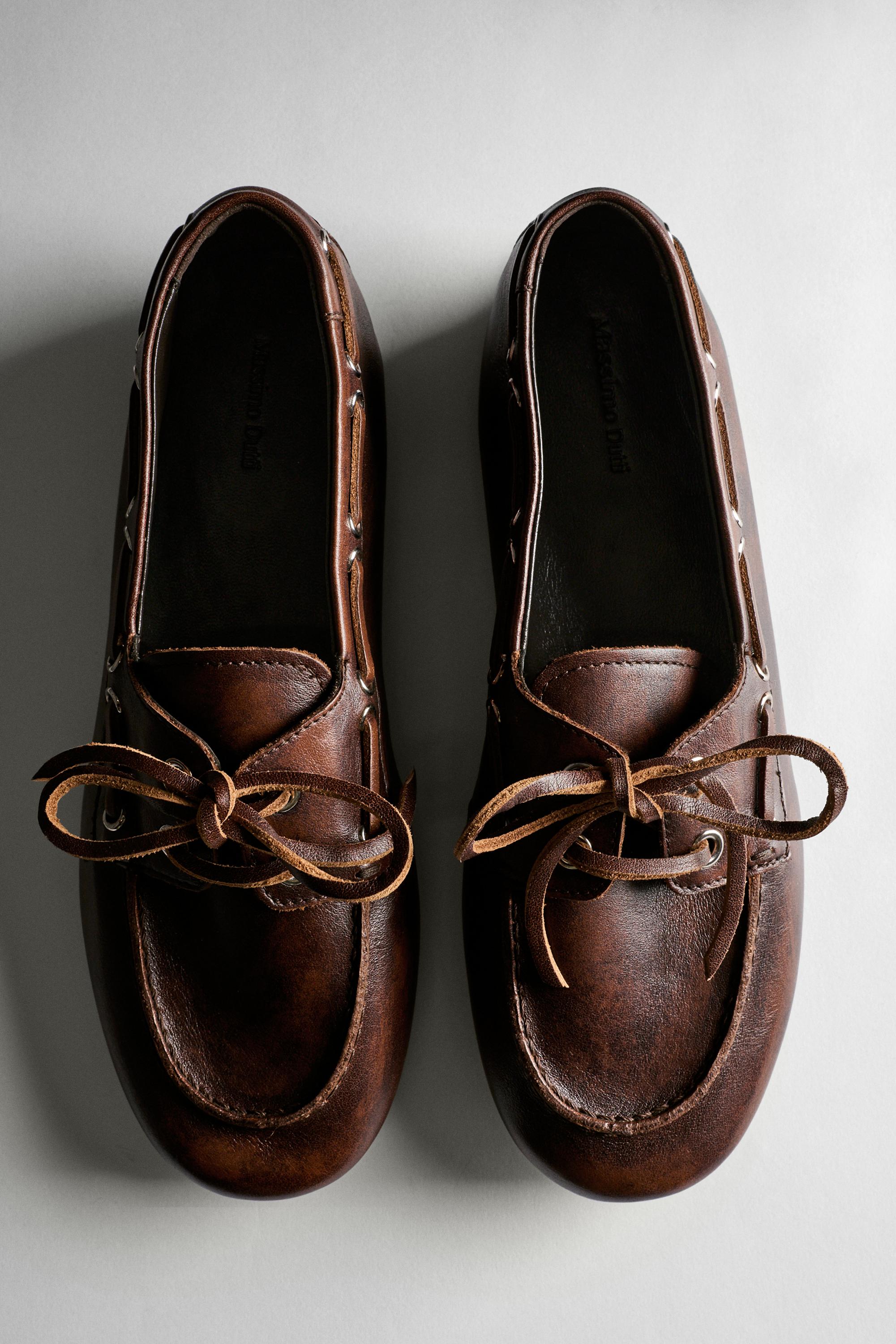 Leather lace-up boat shoe