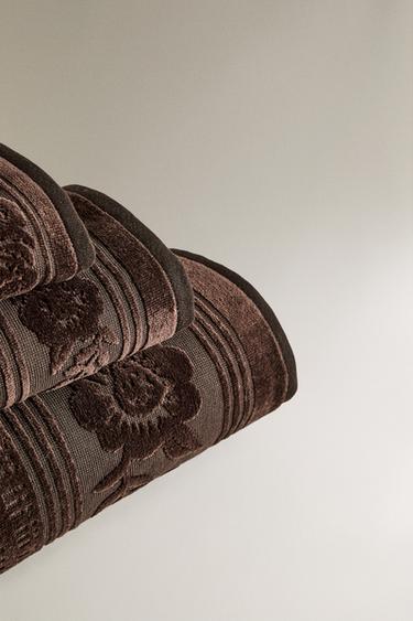 VELOUR JACQUARD BATH TOWEL - Chocolate by Zara - Image 1