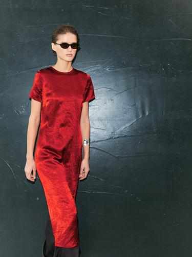 Vestido midi satinado fluido - Naranja de Zara - Imagen 0