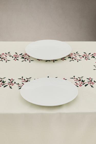 COTTON CHRISTMAS TABLECLOTH WITH BERRIES - Green by Zara - Image 1