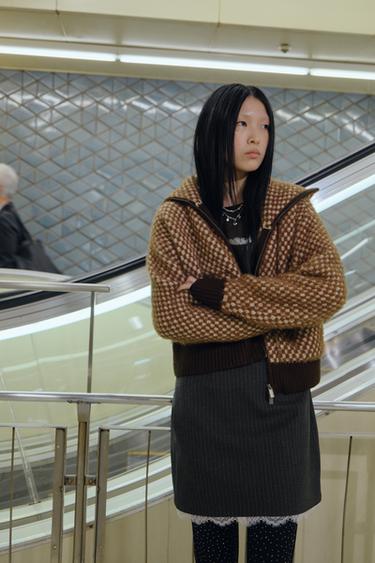 BOMBER EN MAILLE BIMATIÈRE EFFET FOURRURE - Marron de Zara