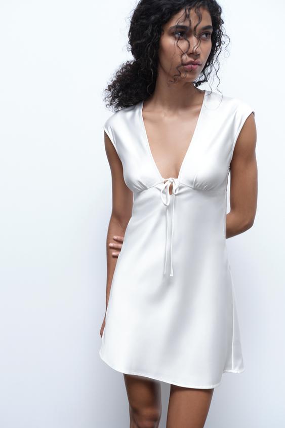 Los diez vestidos blancos de Zara para una Noche de San Juan mágica