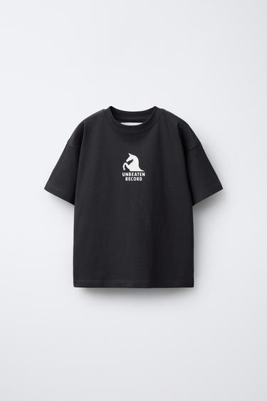 تيشرت حصان بارز - رمادي أنثراسايت الخاص بـ Zara