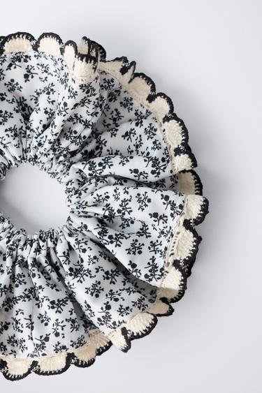 MAXI FLORAL CROCHET HAIR TIE - Ecru / Black by Zara - Image 1