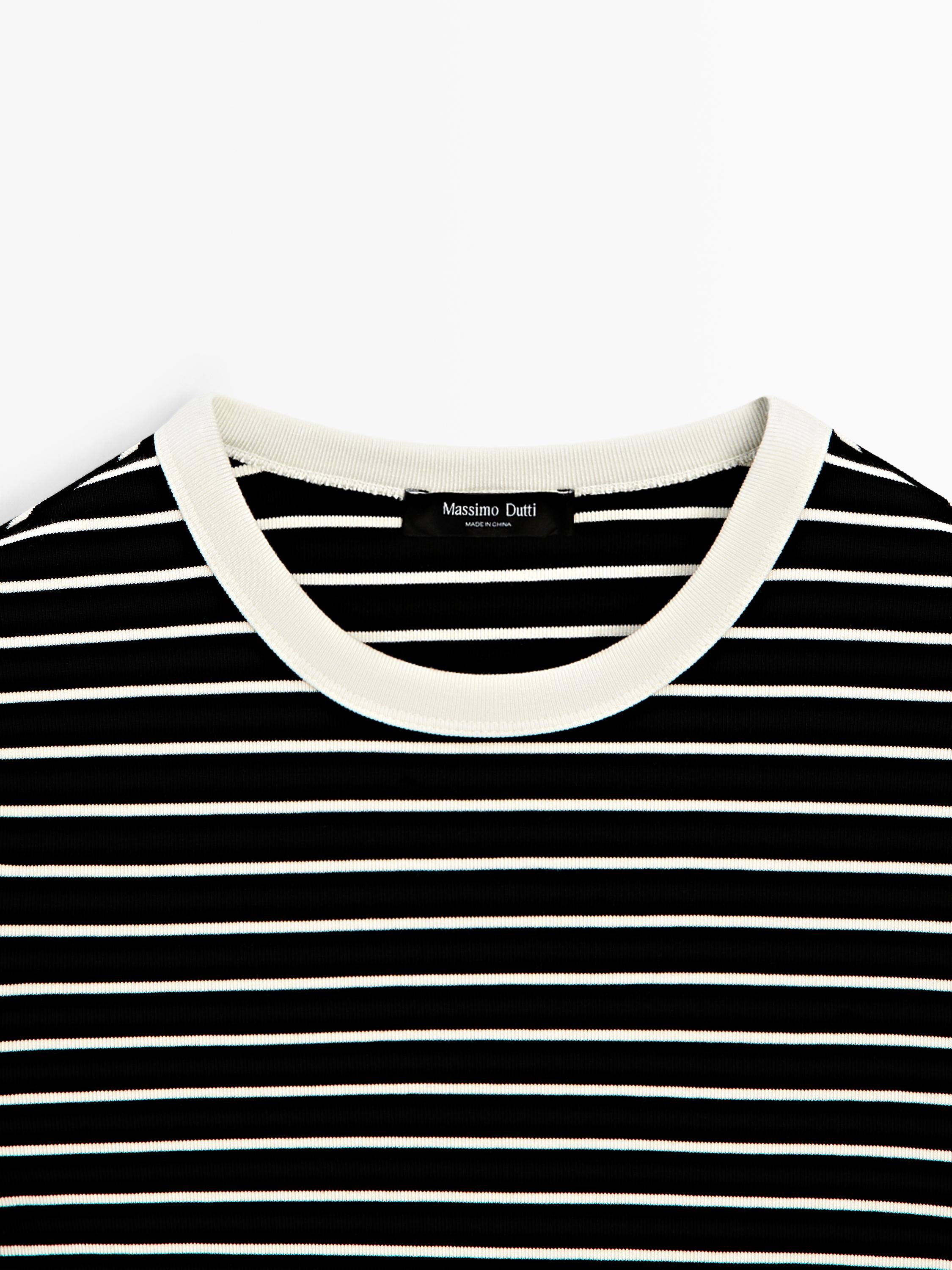 Short sleeve T-shirt with contrast stripes