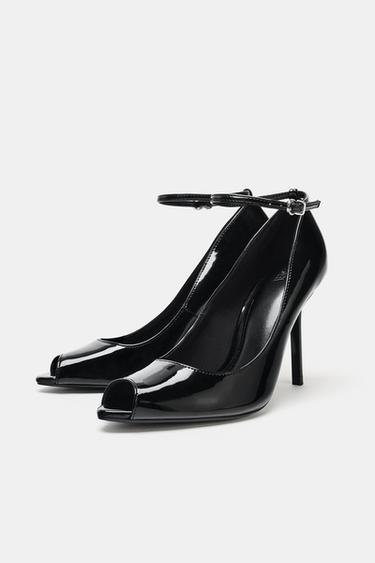 PUMPS IN LACKOPTIK - Schwarz von Zara