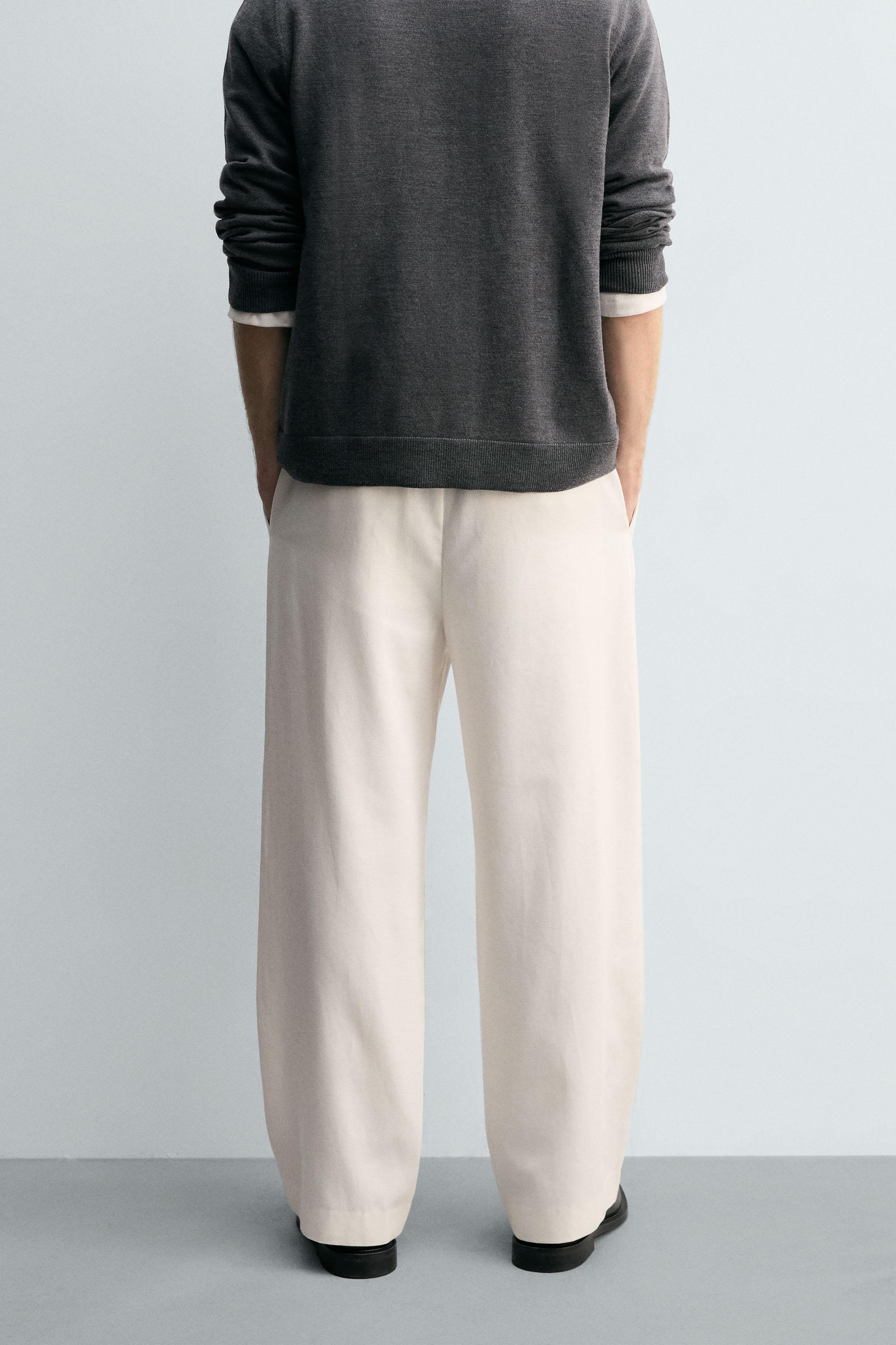 TEXTURED PLEATED PANTS