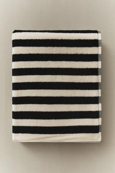 SERVIETTE DE BAIN VELOURS TEXTURÉE - Noir de Zara