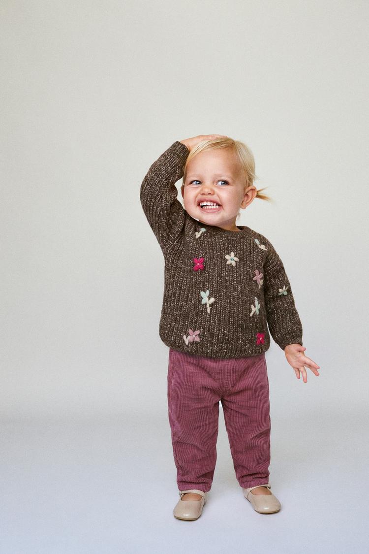 PURL KNIT SWEATER WITH EMBROIDERED FLOWERS — Brown