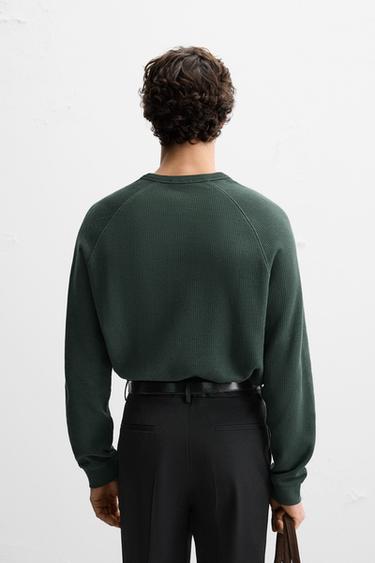 T-SHIRT AVEC COL BOUTONNÉ - Vert foncé de Zara - Image 2