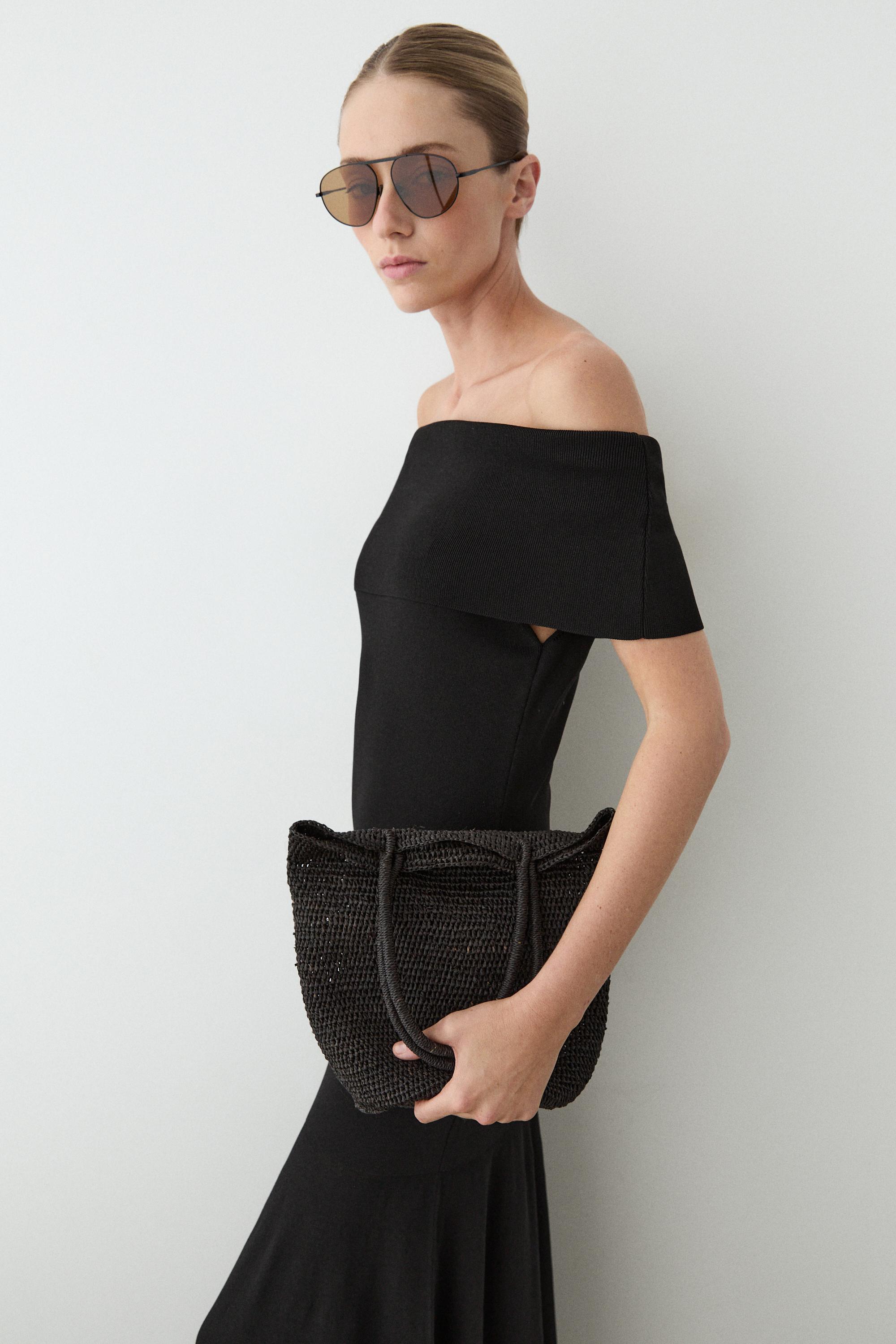 Knit midi dress with exposed shoulders — Black