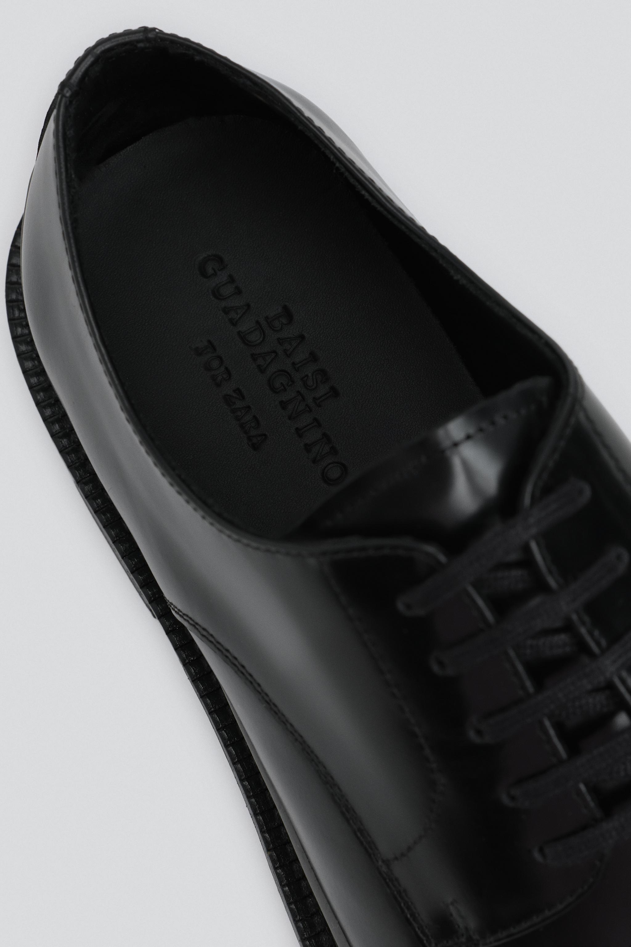 CHAUSSURES EN CUIR