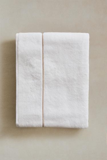 EMBROIDERED TRIM BATH TOWEL - Beige by Zara