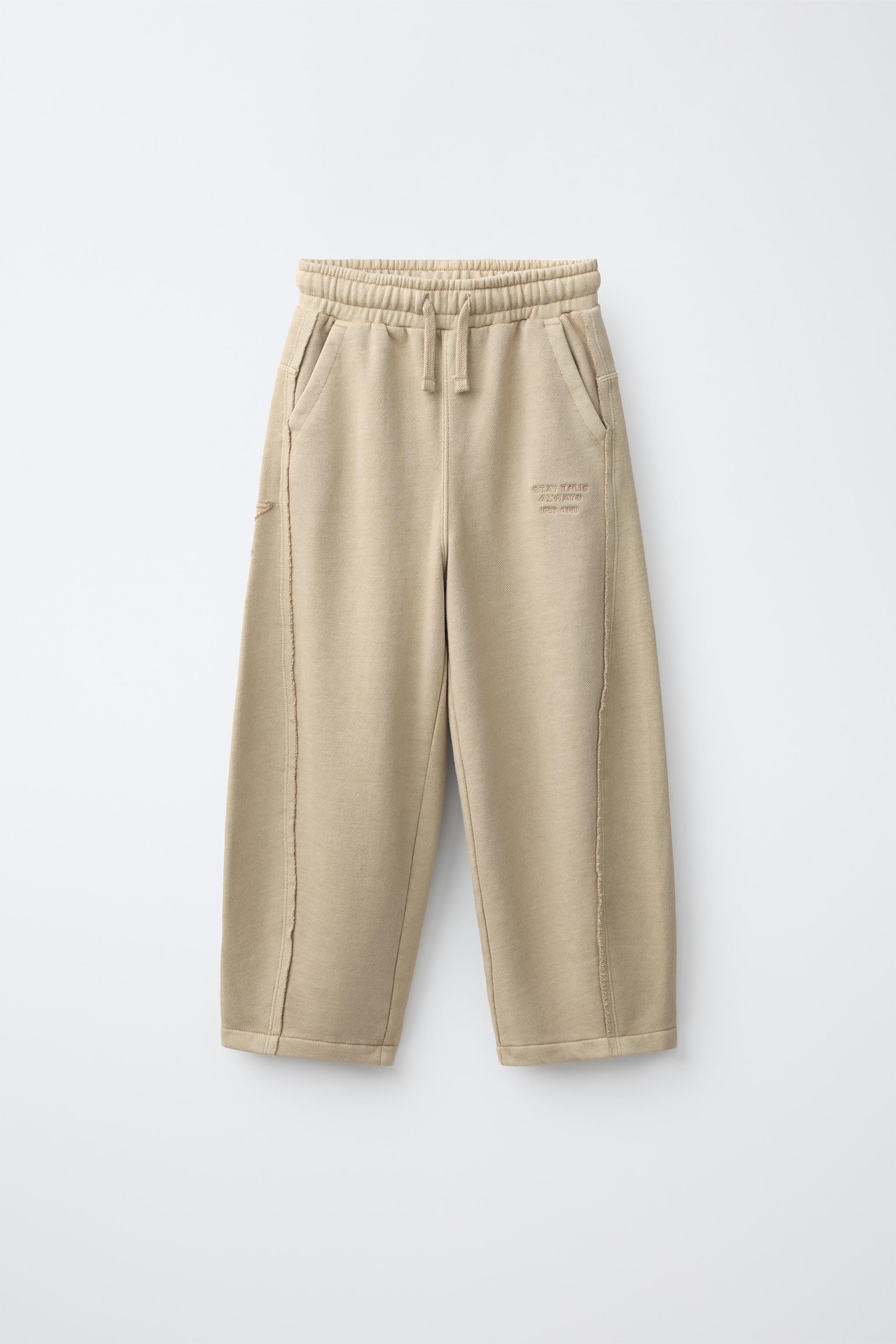 PANTALÓN RECTO PARCHE ESTRELLA