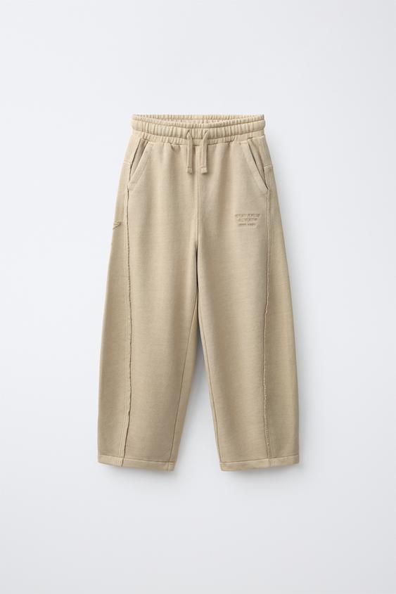 PANTALÓN RECTO PARCHE ESTRELLA - Beige claro de Zara - Imagen 0