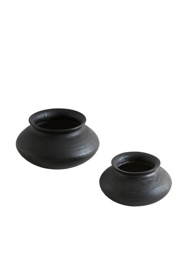 OVAL DECORATIVE VASE - أسود الخاص بـ Zara