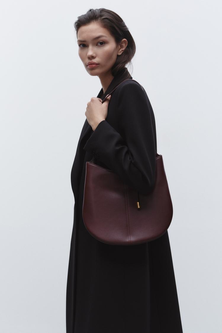 Bucket Bag Bolso Burgundy BUCKET BAG WITH PENDANT DETAIL Burgundy