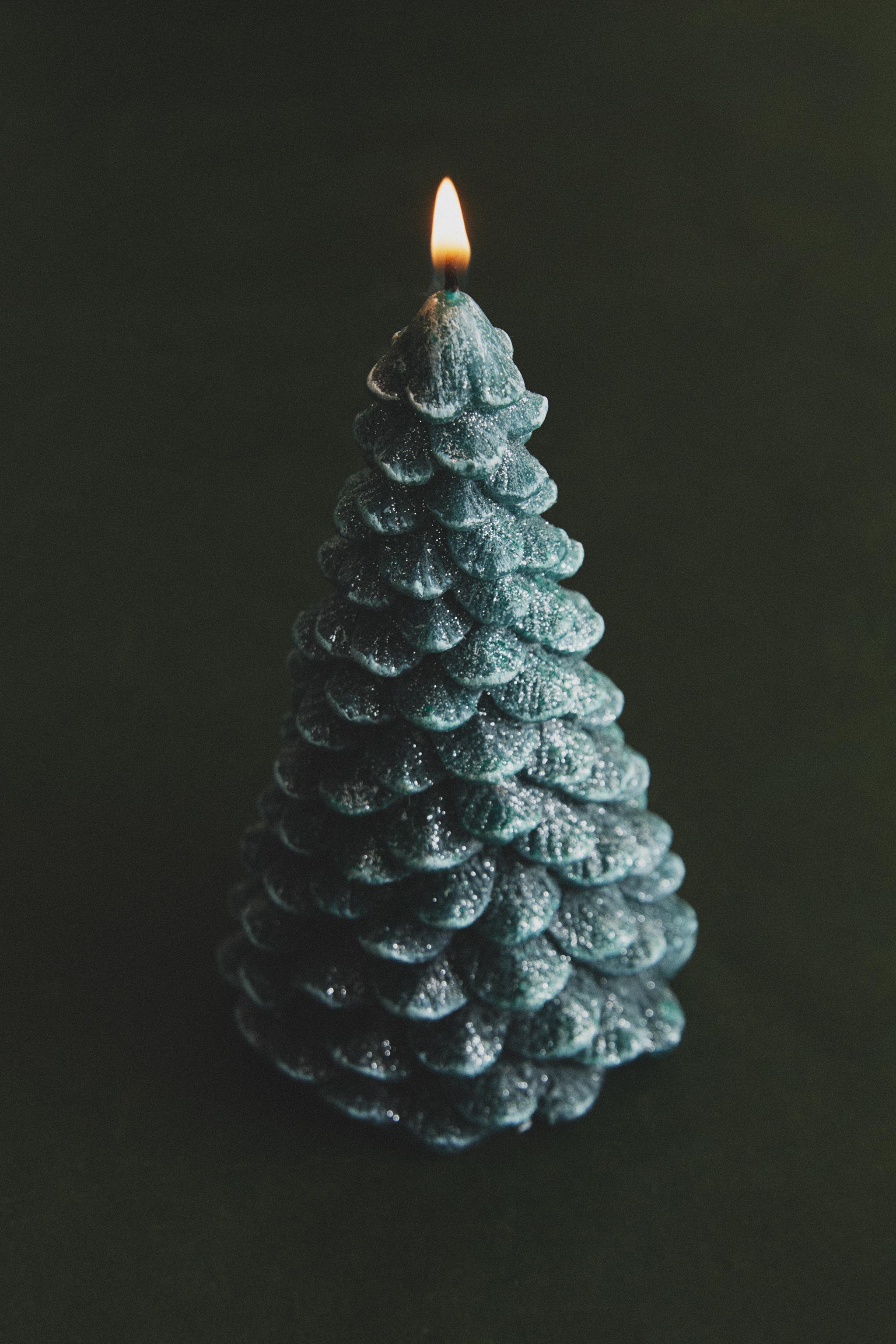 CHRISTMAS FIR TREE SNOWY CANDLE
