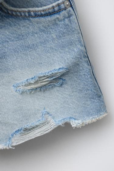 BERMUDA EN DENIM DÉCHIRÉ - Bleu clair de Zara - Image 5