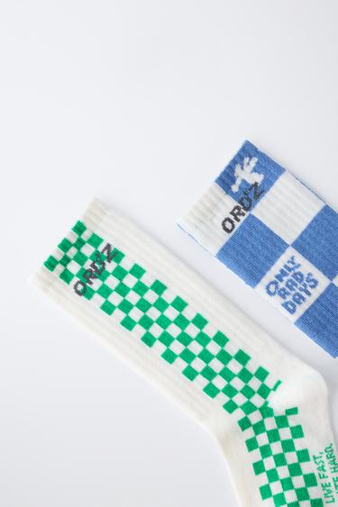 LOT DE DEUX CHAUSSETTES MONTANTES À DAMIER ET LOGO - Blanc de Zara - Image 2