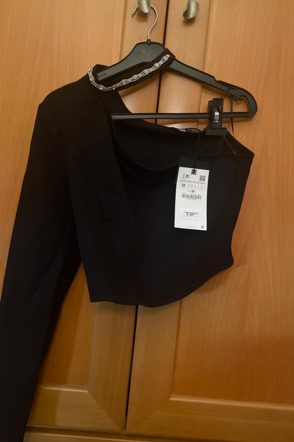 ASYMMETRIC TOP WITH BEADED COLLAR