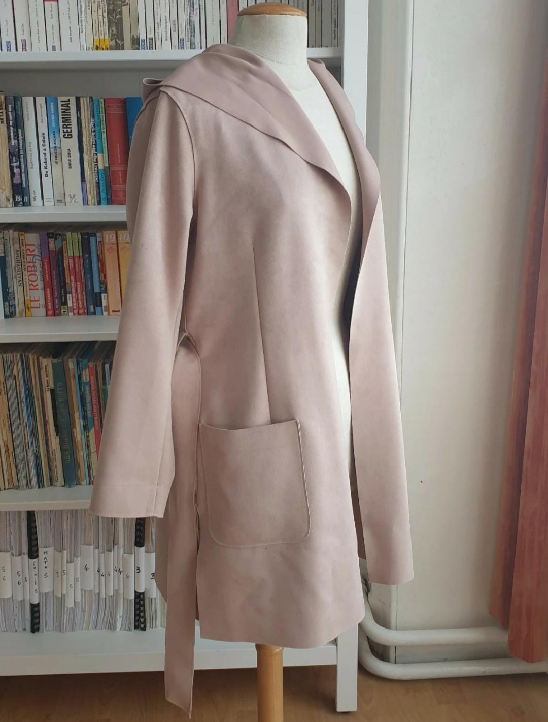 VESTE ROSE EFFET DAIM AVEC CAPUCHE ET CEINTURE - Image 6