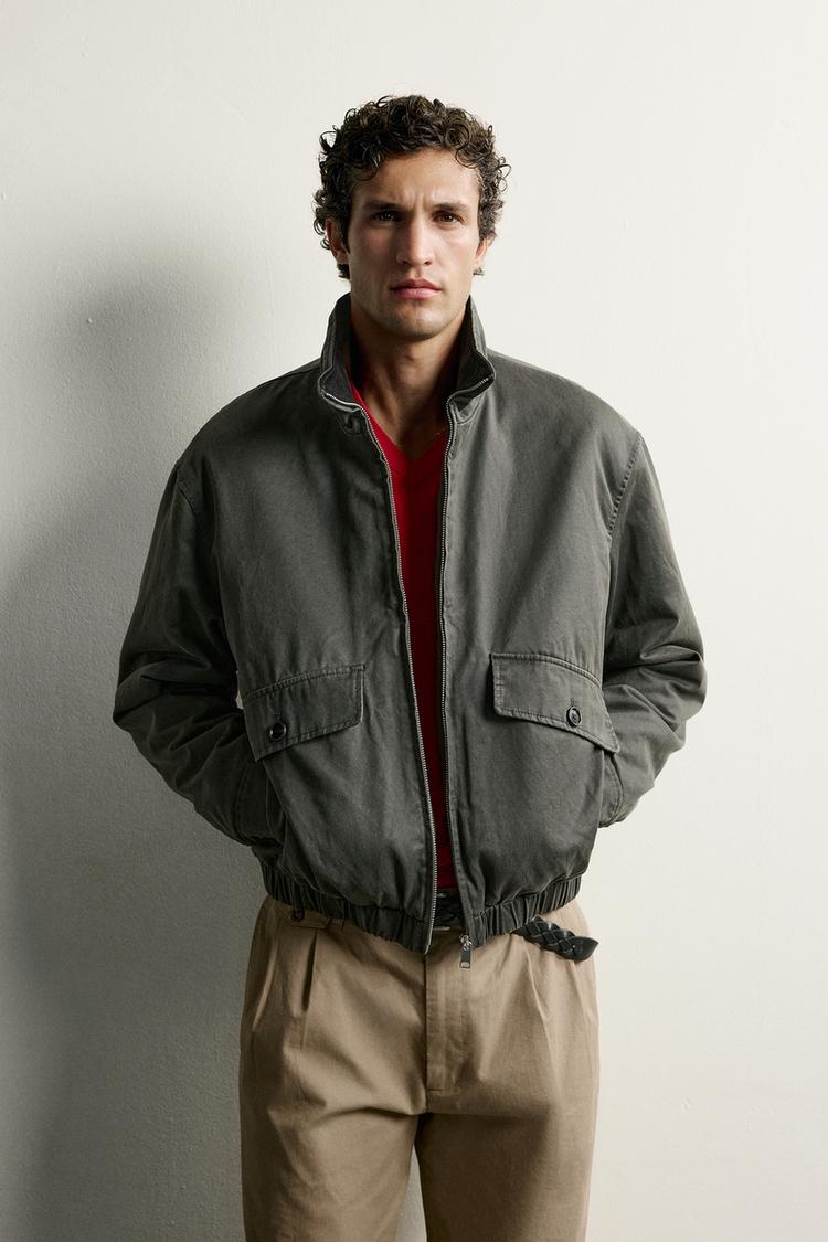 CAZADORA REGULAR FIT EFECTO ENCERADO