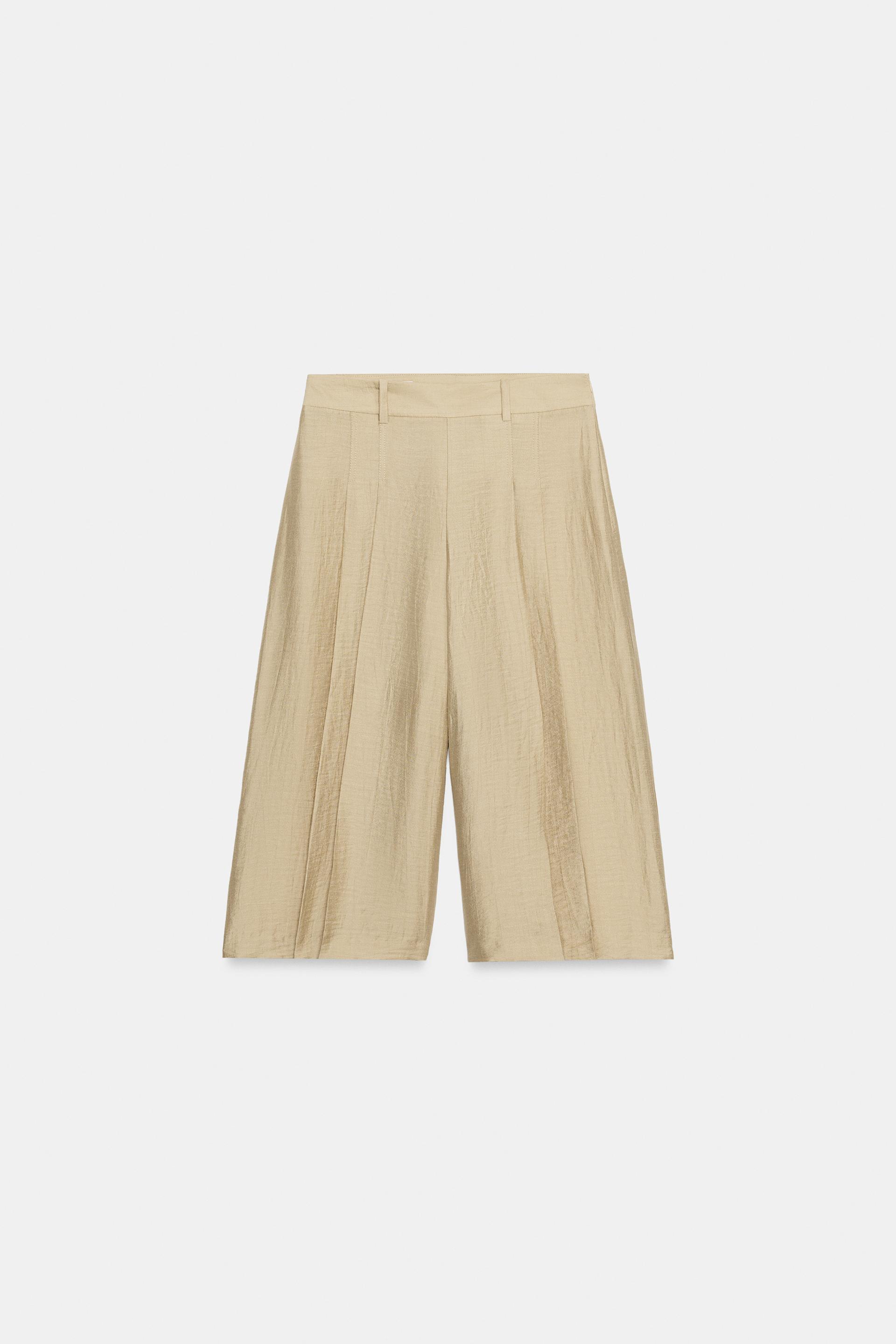 Pleated Bermuda Shorts