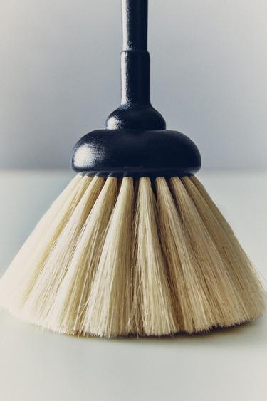 Zara ČISTAČ PRAŠINE OD VUNE SA DRŠKOM OD BUKVE – Crna