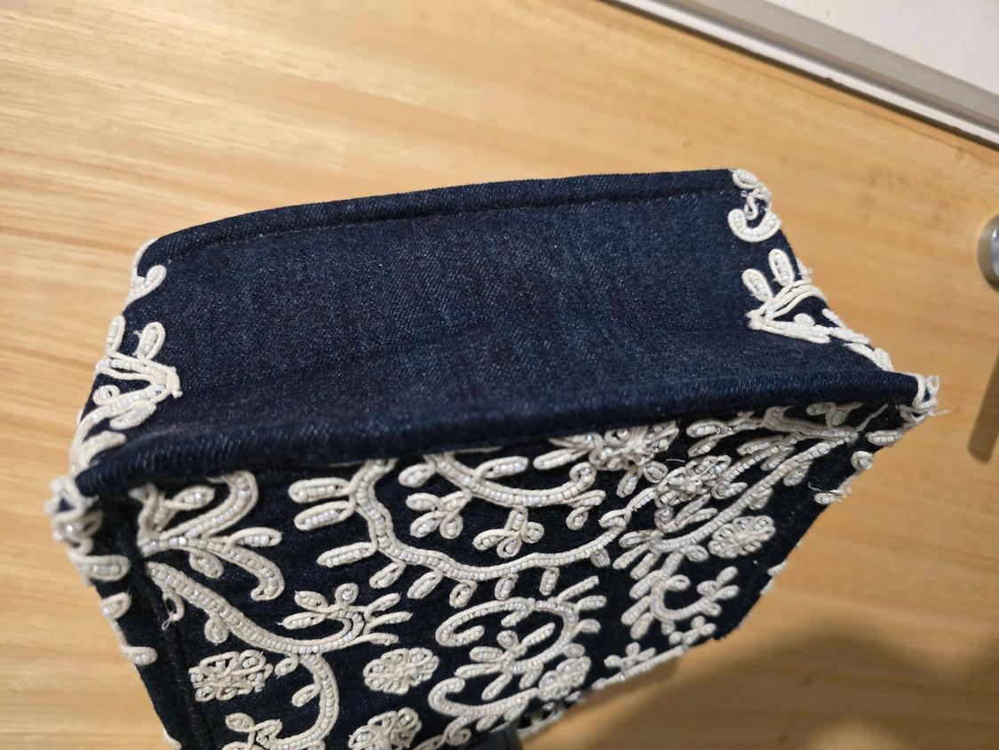 BLUE AND WHITE DENIM EMBROIDERED BEADED BAG - Image 4