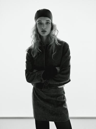 Chaqueta corta efecto desgastado piel napa - Marrón de Zara