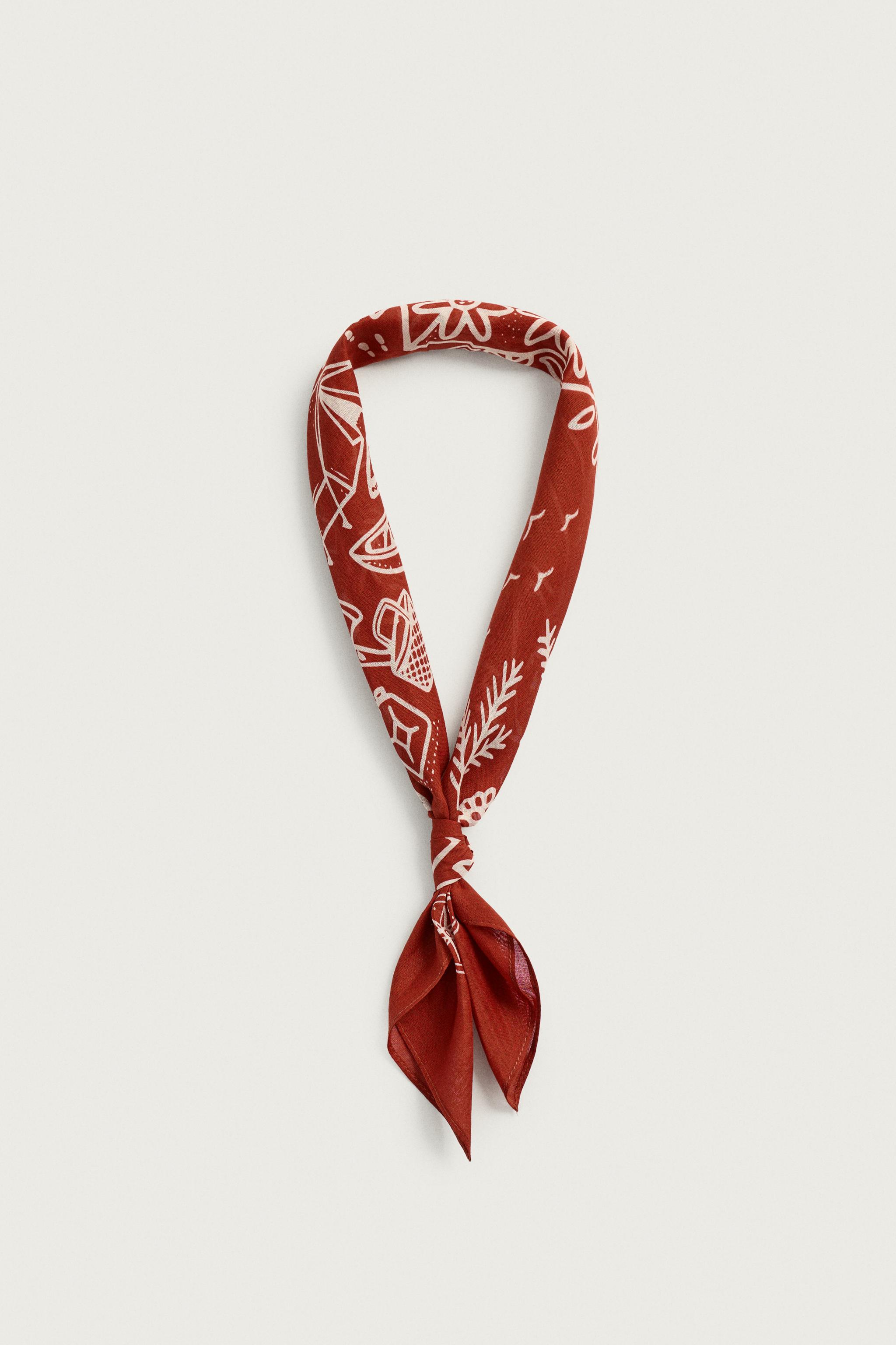 GRAPHIC PRINT BANDANA — Red