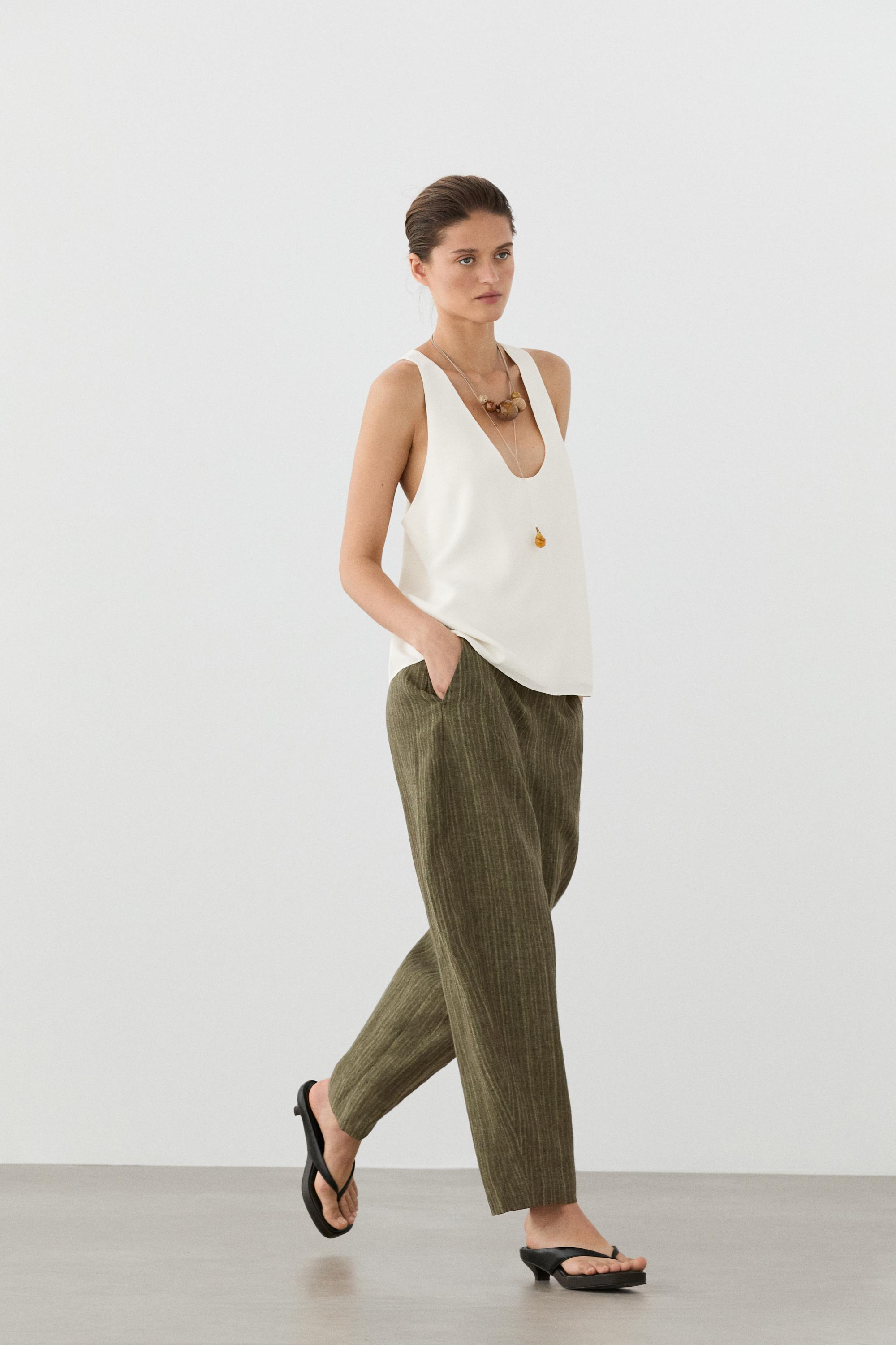 Total look linen trousers with corset belt detail