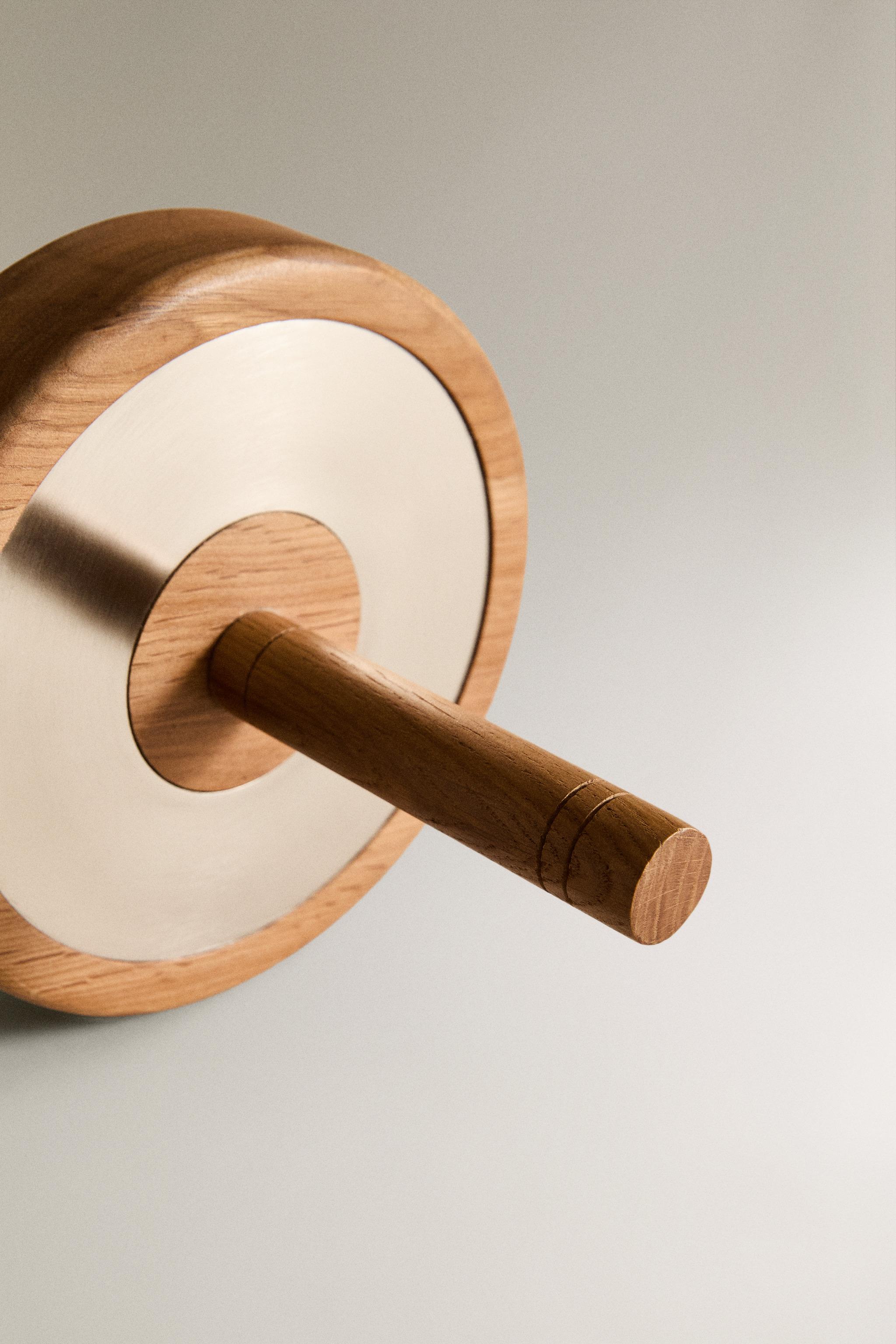 WOODEN TRAINING WHEEL AND BASE