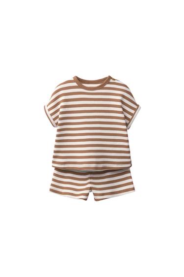 SET MET WAFFLE T-SHIRT EN BERMUDA MET STREPEN - Lichtbruin van Zara