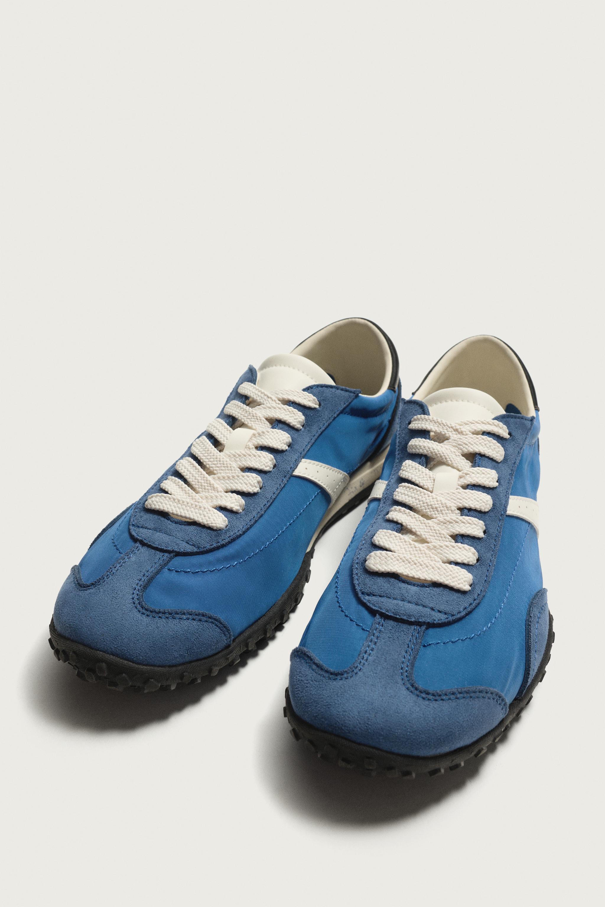 RETRO-STYLE SNEAKERS