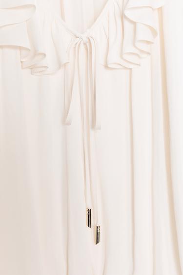 BLOUSE SATINÉE À VOLANTS ET ÉPAULETTES - Écru de Zara - Image 7