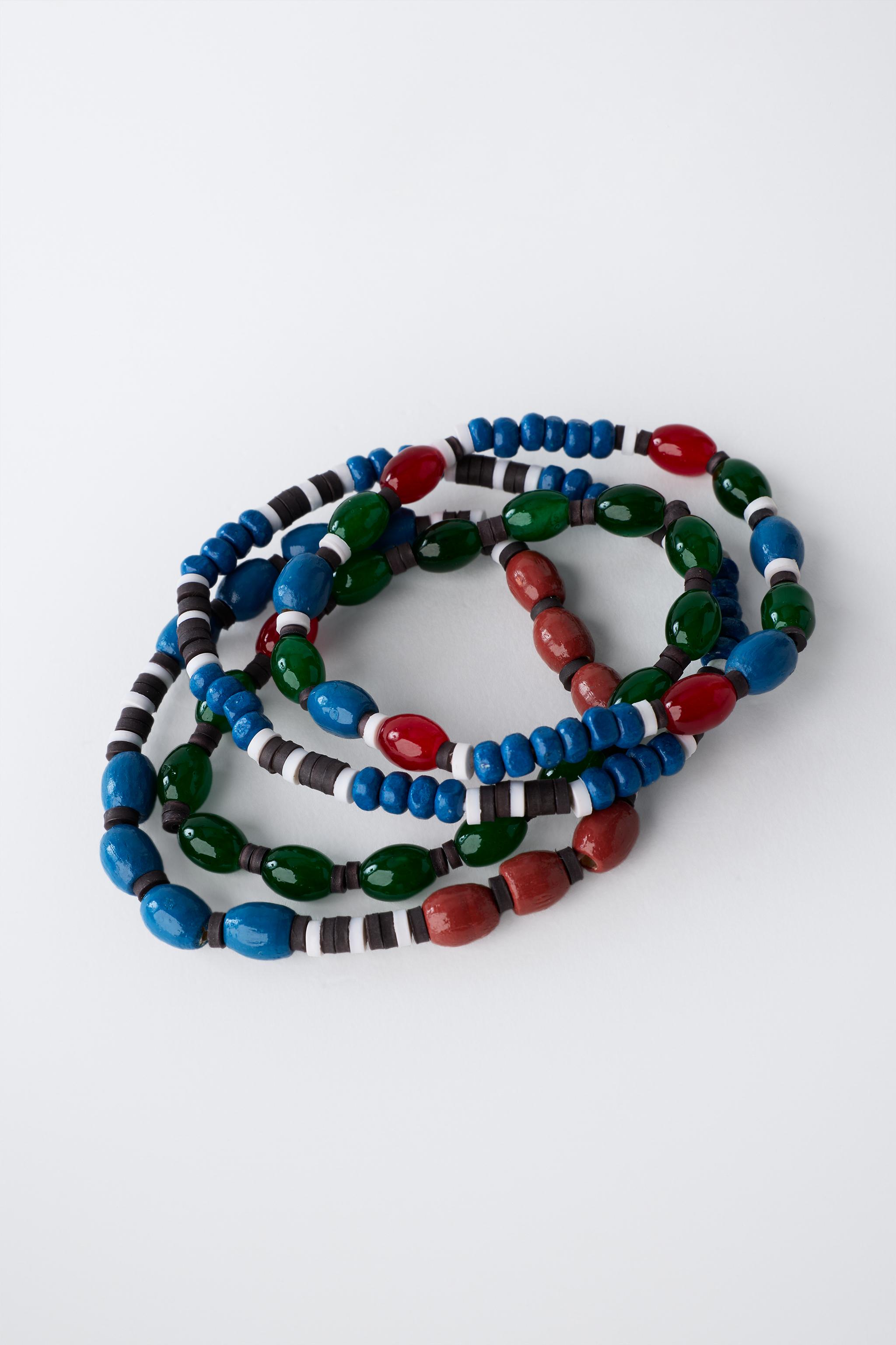 LOT DE QUATRE BRACELETS FANTAISIE