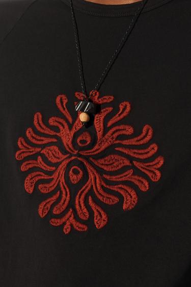 RELAXED FIT CORAL EMBROIDERED T-SHIRT - Black by Zara - Image 3