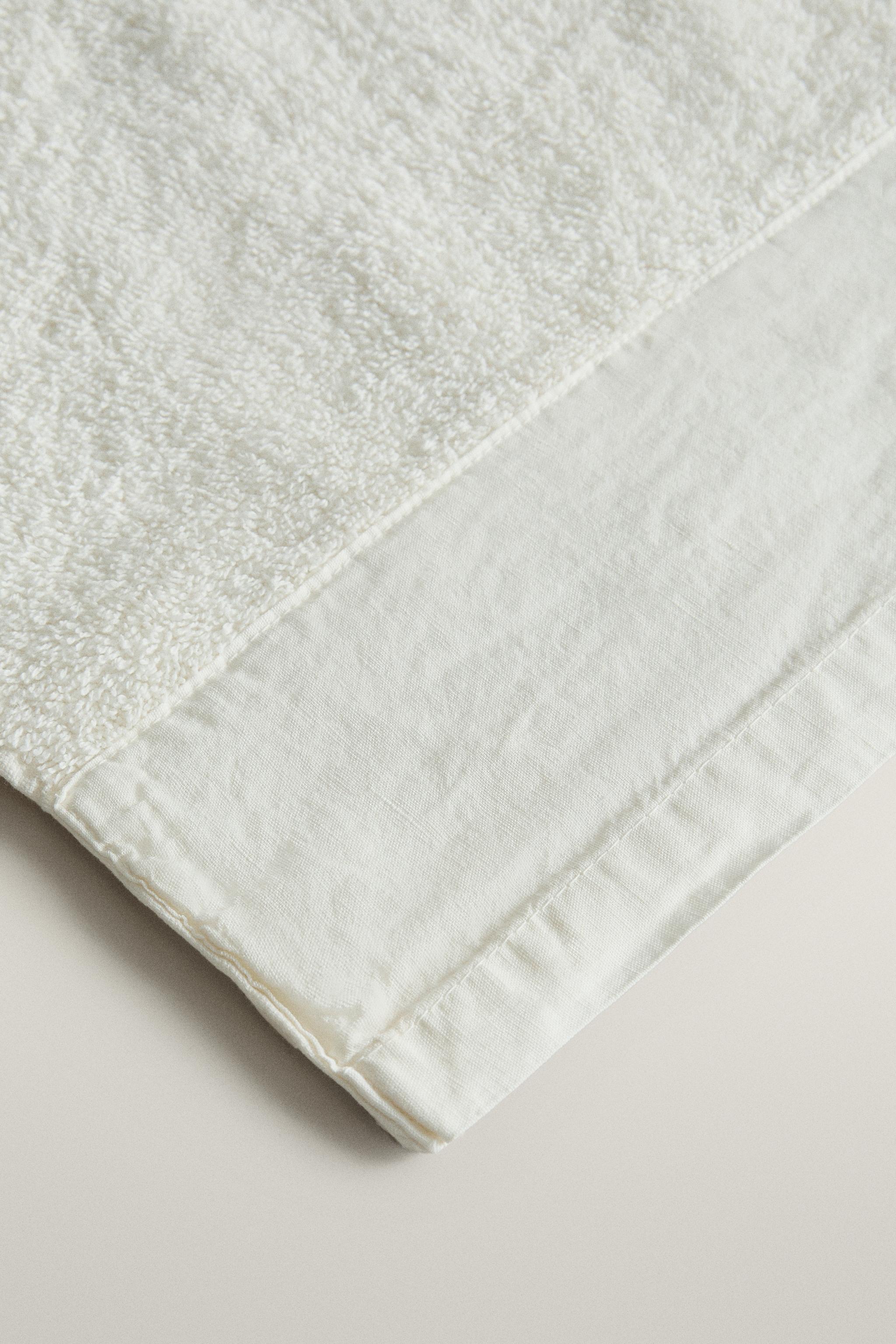 BATH TOWEL WITH LINEN TRIM